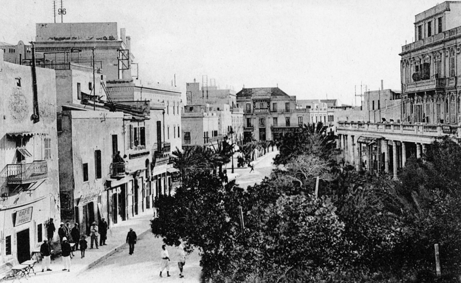 Boulevard de
                  France