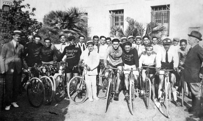 Cyclistes sfaxiens, vers1924.